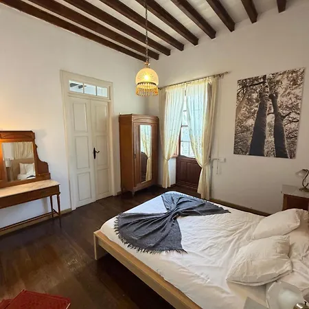 Casa Antigua *